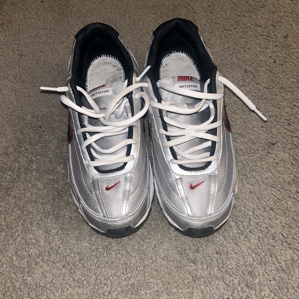 Nike Initiator Kids Sneakers - Silver and Red